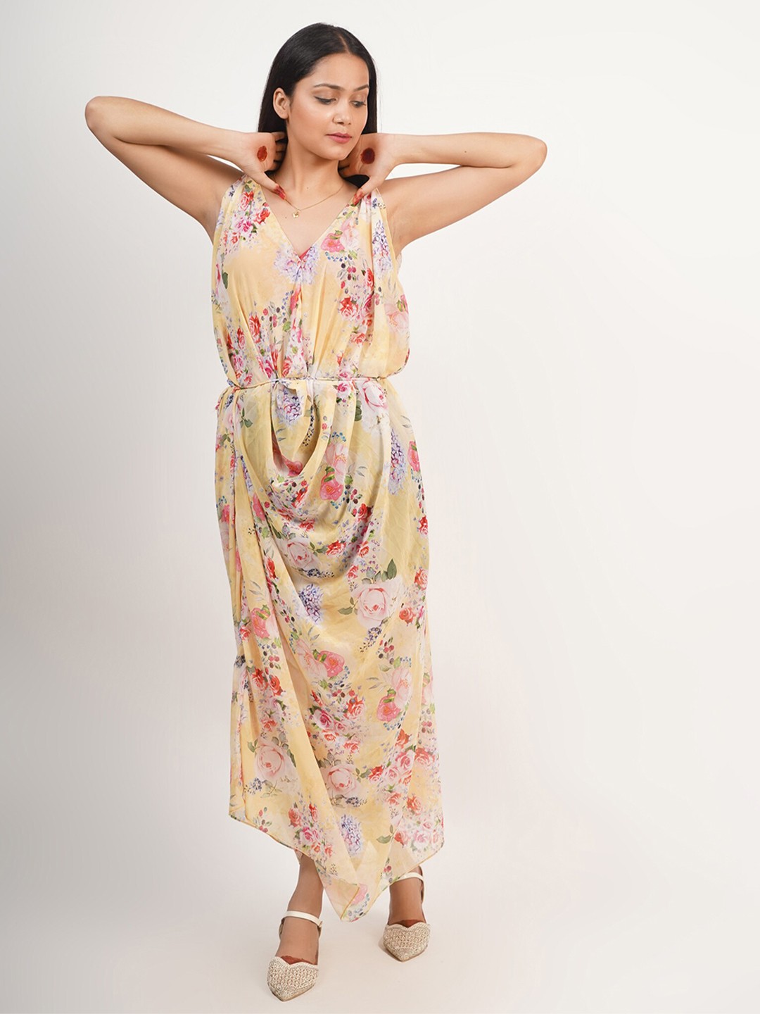 

Rajoria Instyle Women Beige Floral Georgette Ethnic Maxi Digital Print Dress