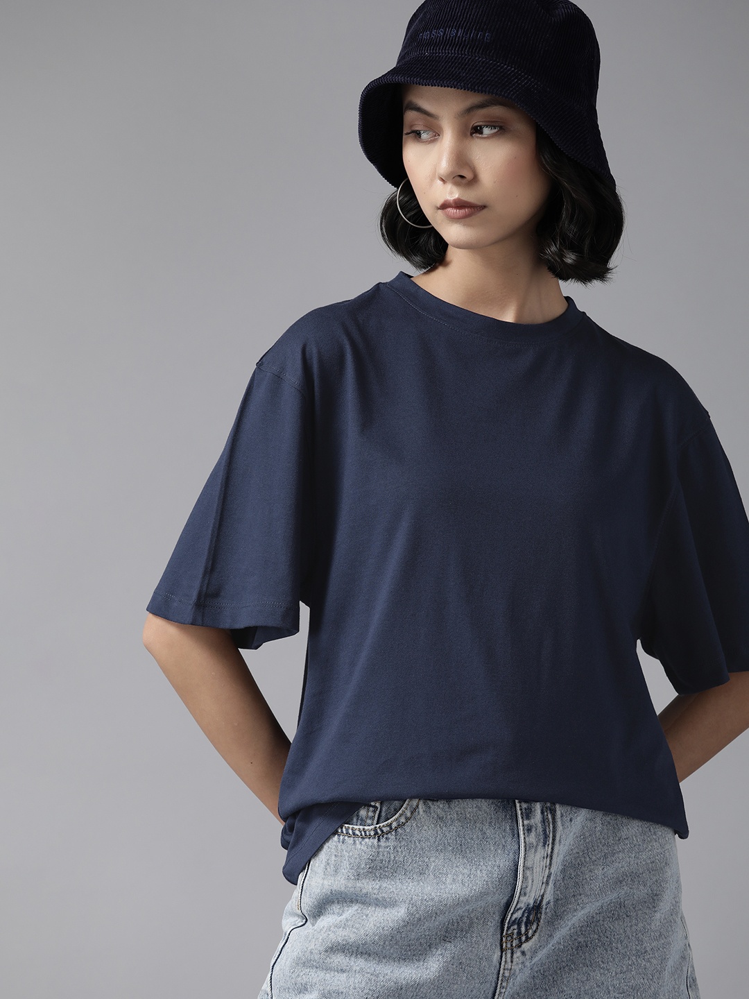 

The Roadster Lifestyle Co. Women Solid Oversized T-shirt, Navy blue