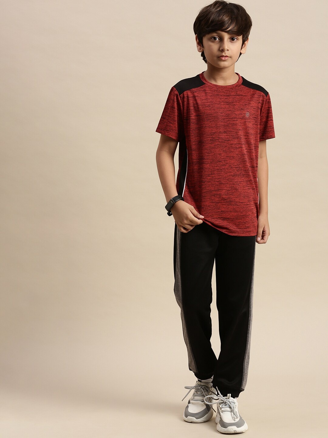 

PIPIN Boys Maroon Solid T-shirt