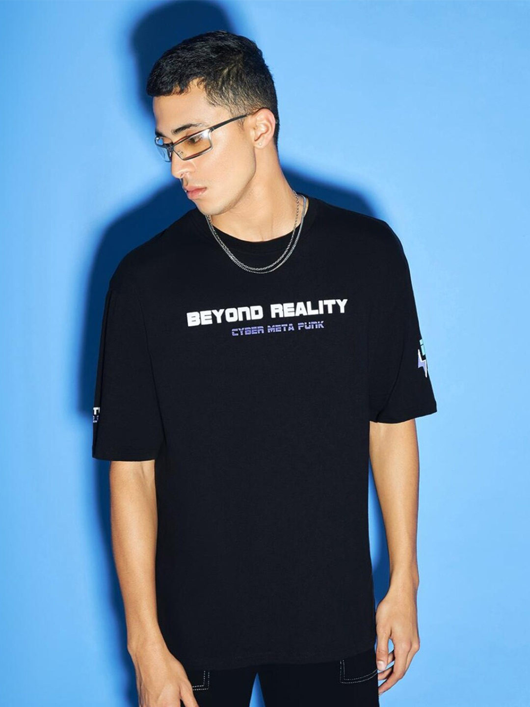 

Bewakoof Men Black Typography Printed Drop-Shoulder Sleeves Oversized Cotton T-shirt