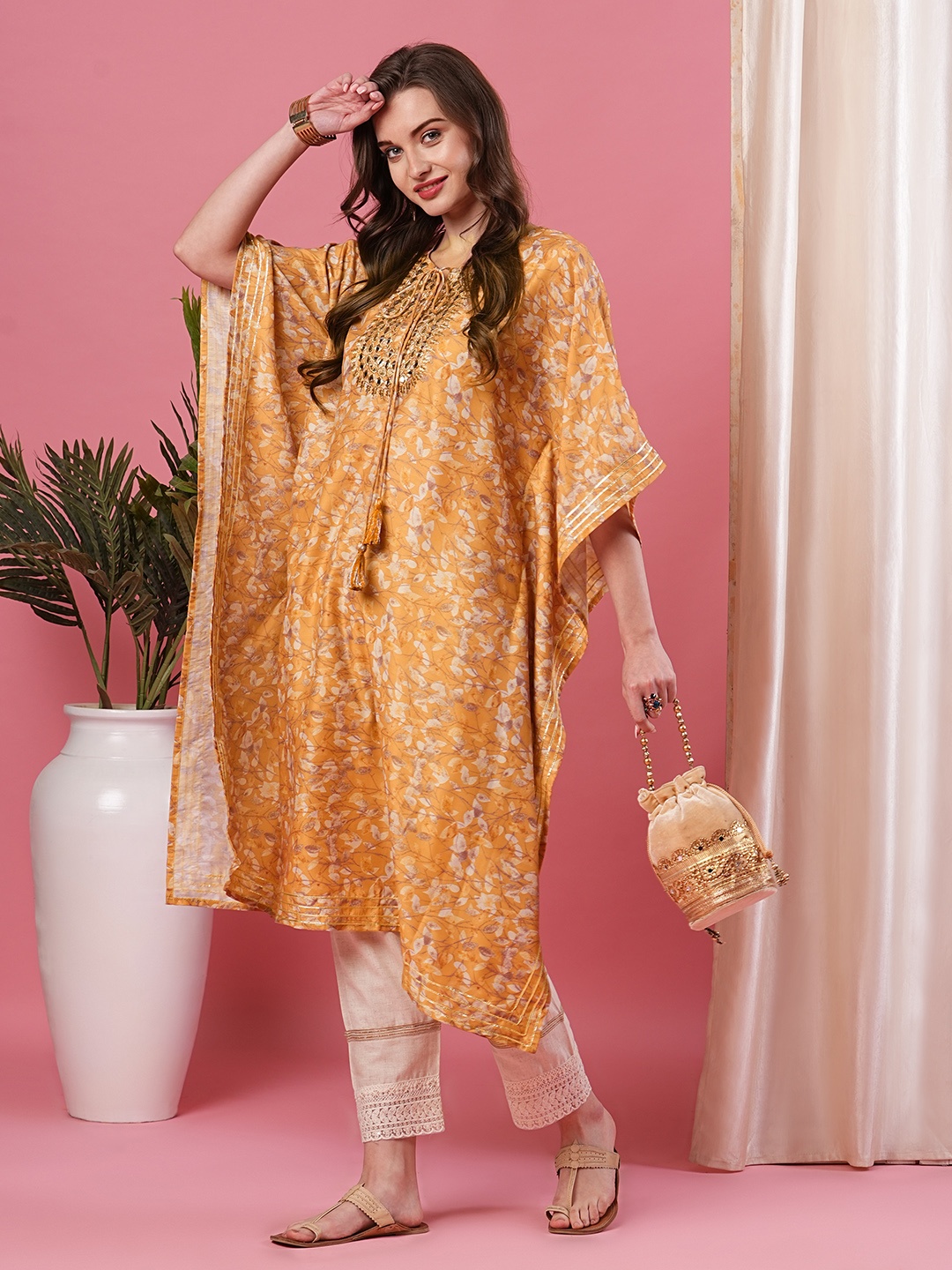

Globus Floral Print Embroidered Yoke Asymmetric Hem Fusion Kaftan Kurta, Yellow