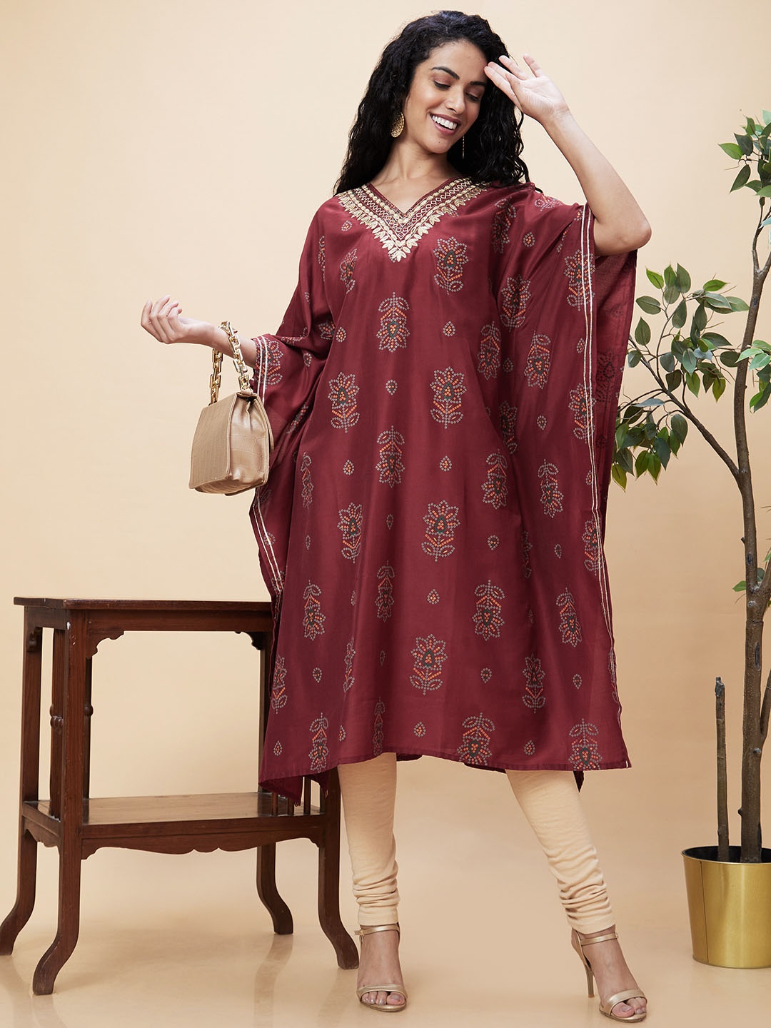 

Globus Floral Bandhani Print Asymmetric Hem Kaftan Kurta, Maroon