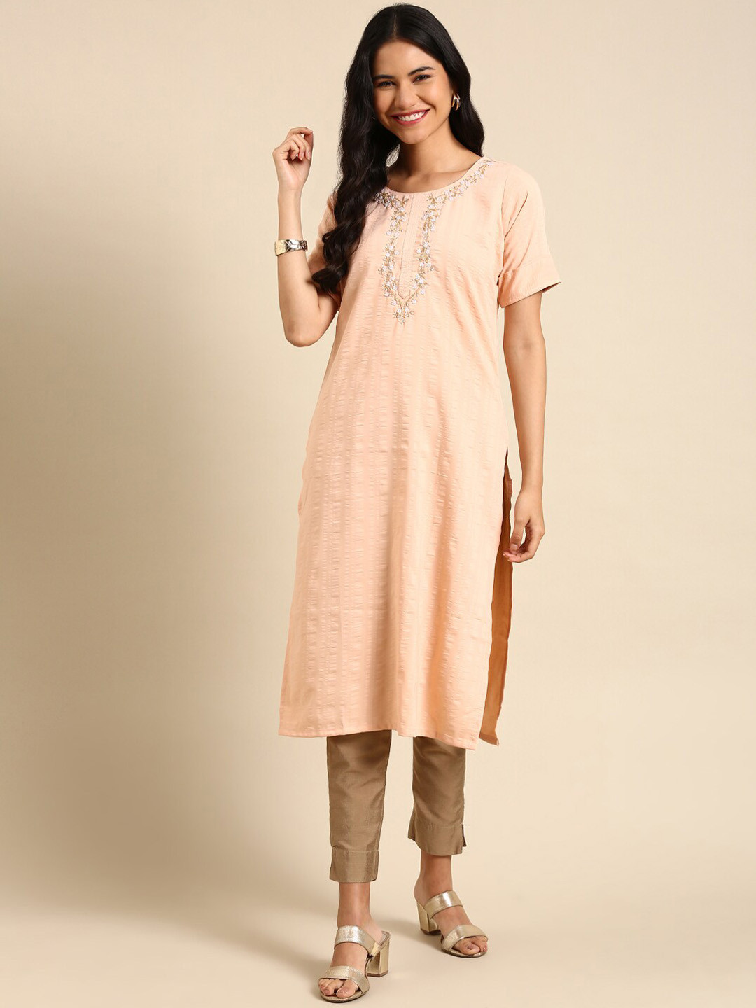 

SHOWOFF Women Peach-Coloured Thread Work Kurta