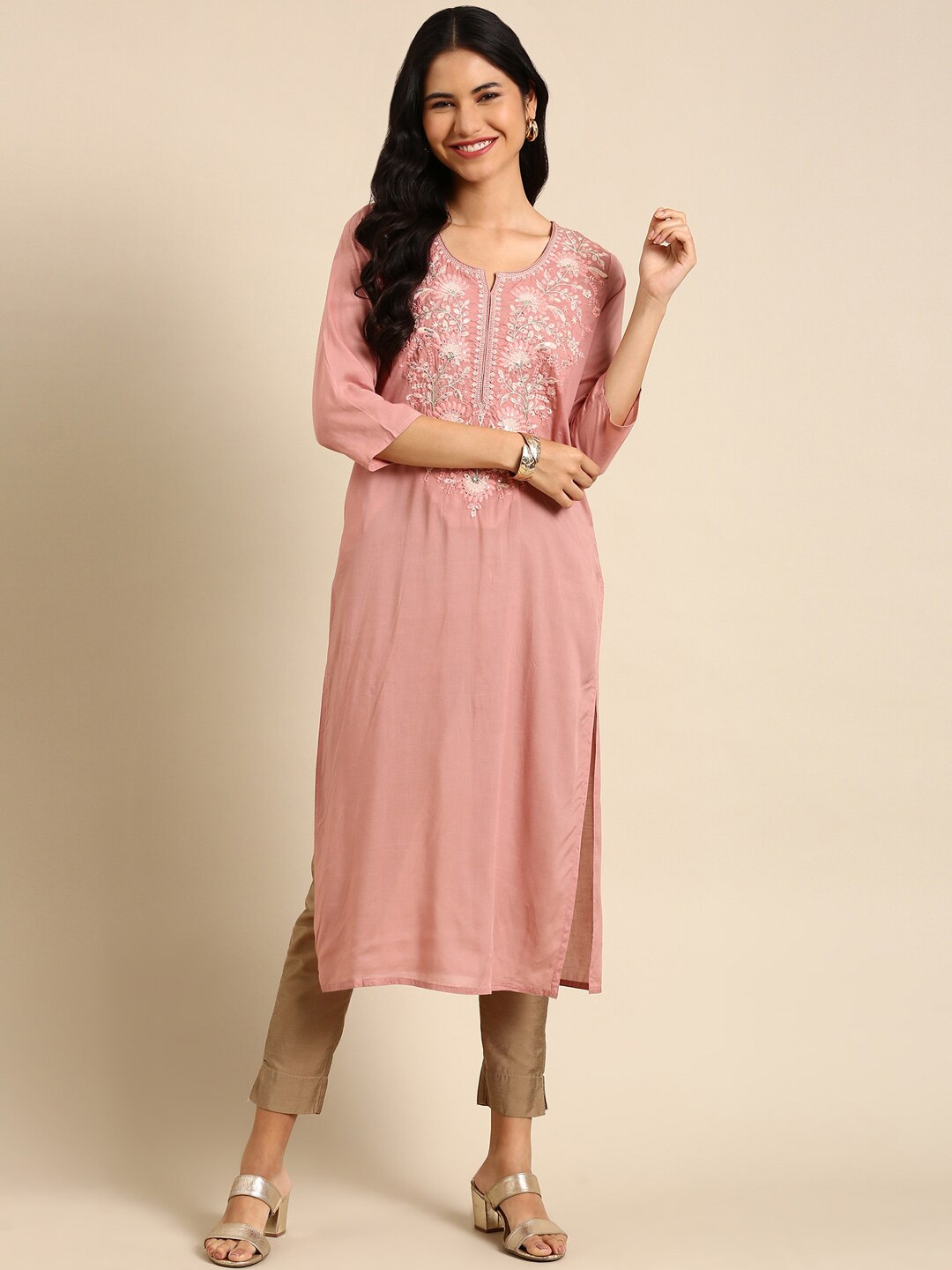 

SHOWOFF Women Mauve Floral Embroidered Chanderi Silk Kurta