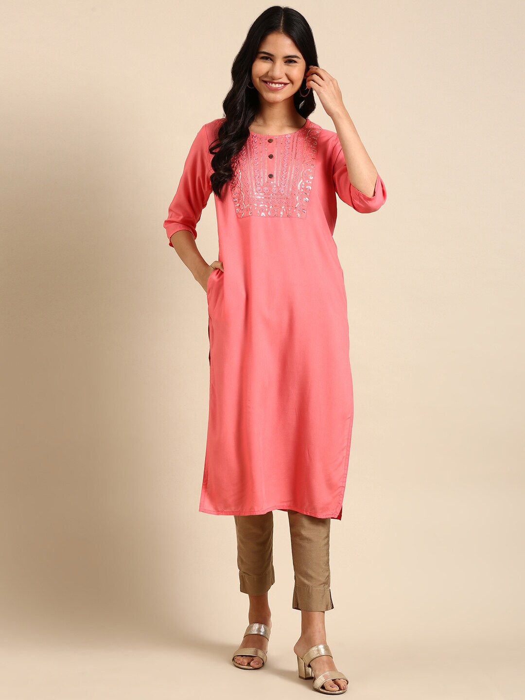 

SHOWOFF Women Coral Ethnic Motifs Yoke Design Kurta