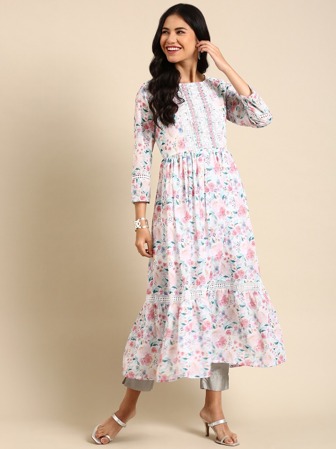 

SHOWOFF Women White Floral Printed Kurta