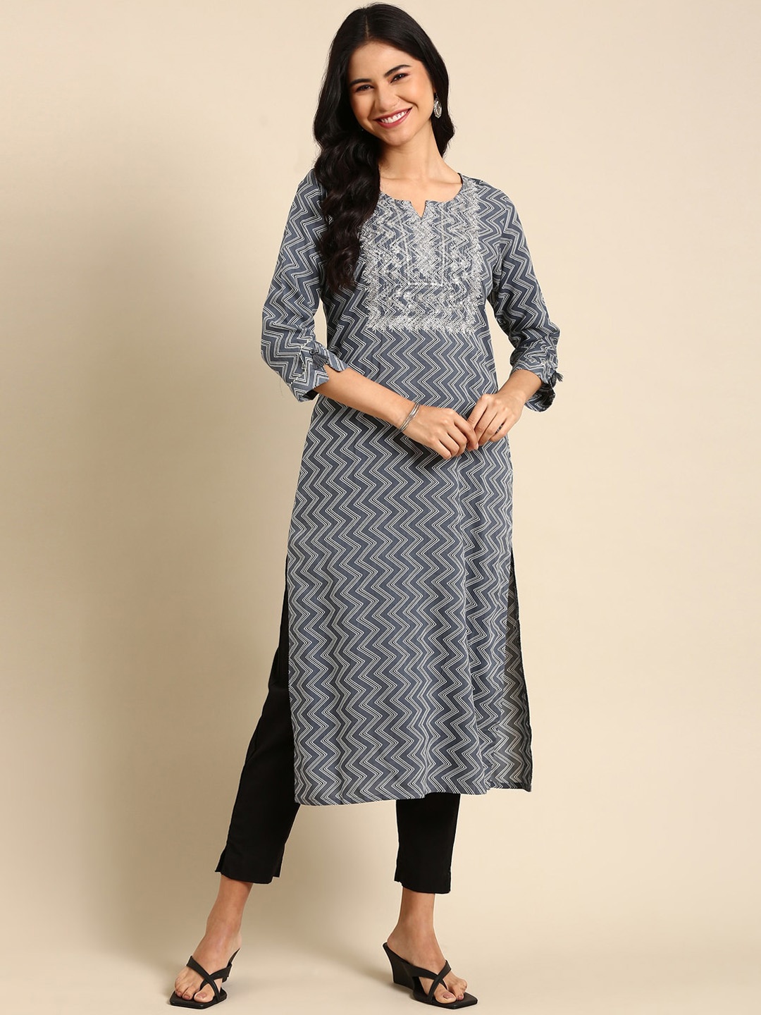 

SHOWOFF Women Grey & Black Chevron Printed Thread Work Kurta