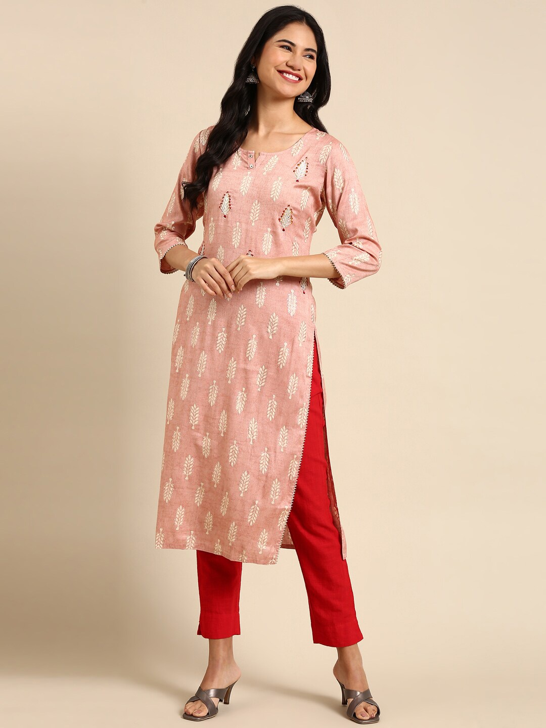 

SHOWOFF Women Peach-Coloured & White Ethnic Motifs Printed Thread Work Kurta