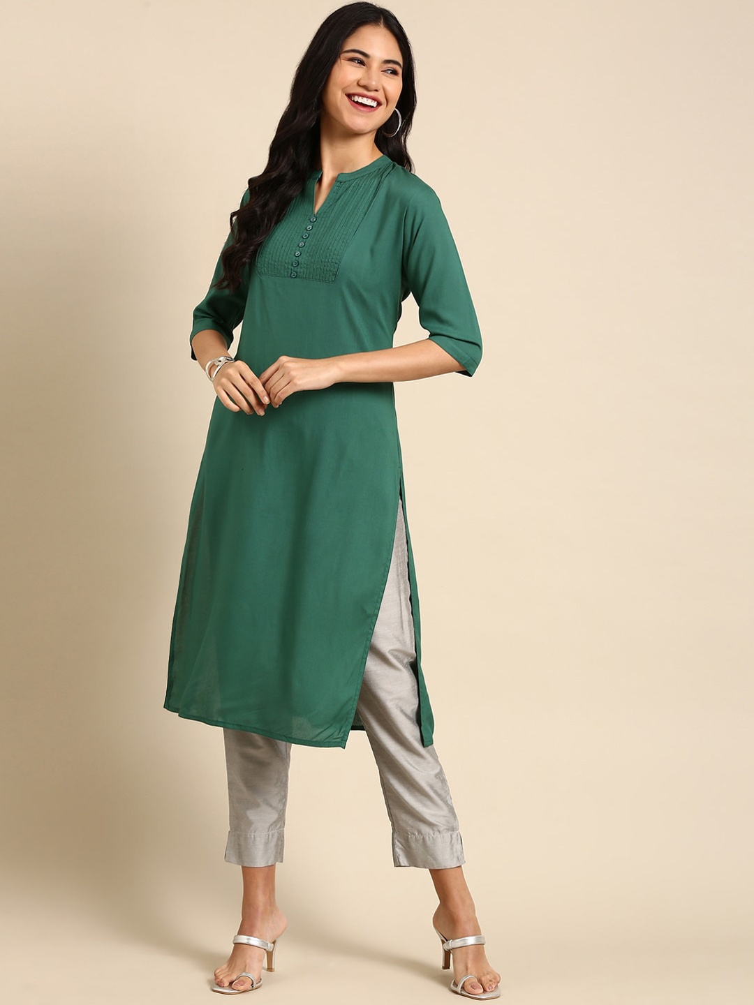 

SHOWOFF Women Green Solid Kurta