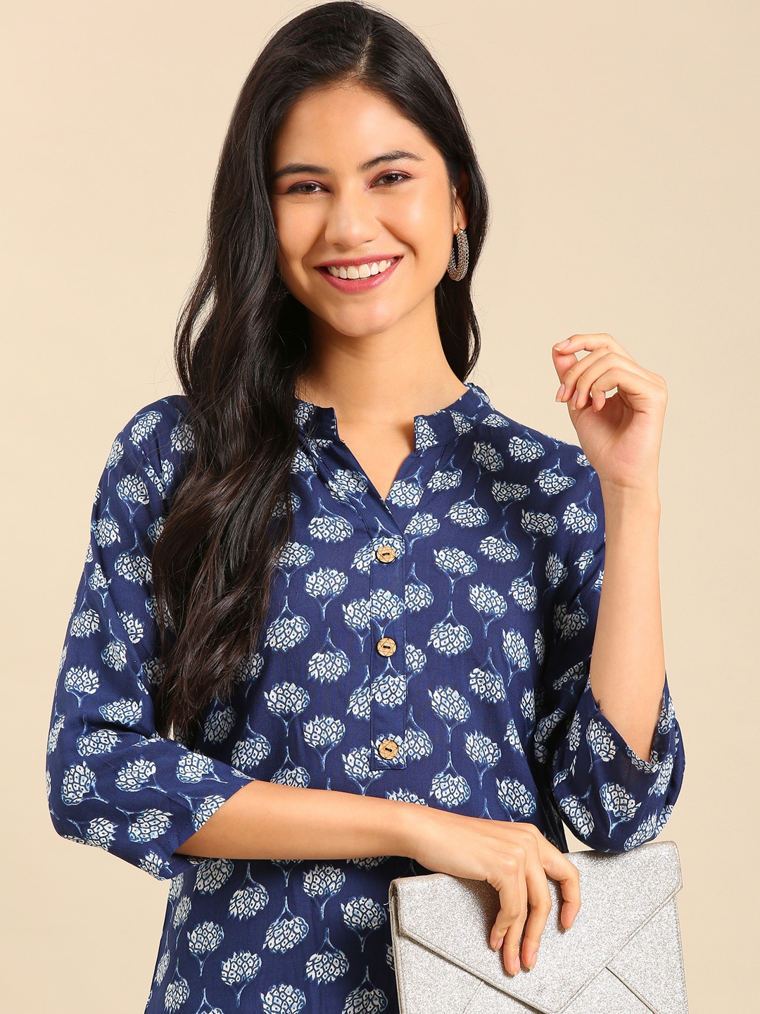 

SHOWOFF Mandarin Collar Floral Printed Kurta, Navy blue