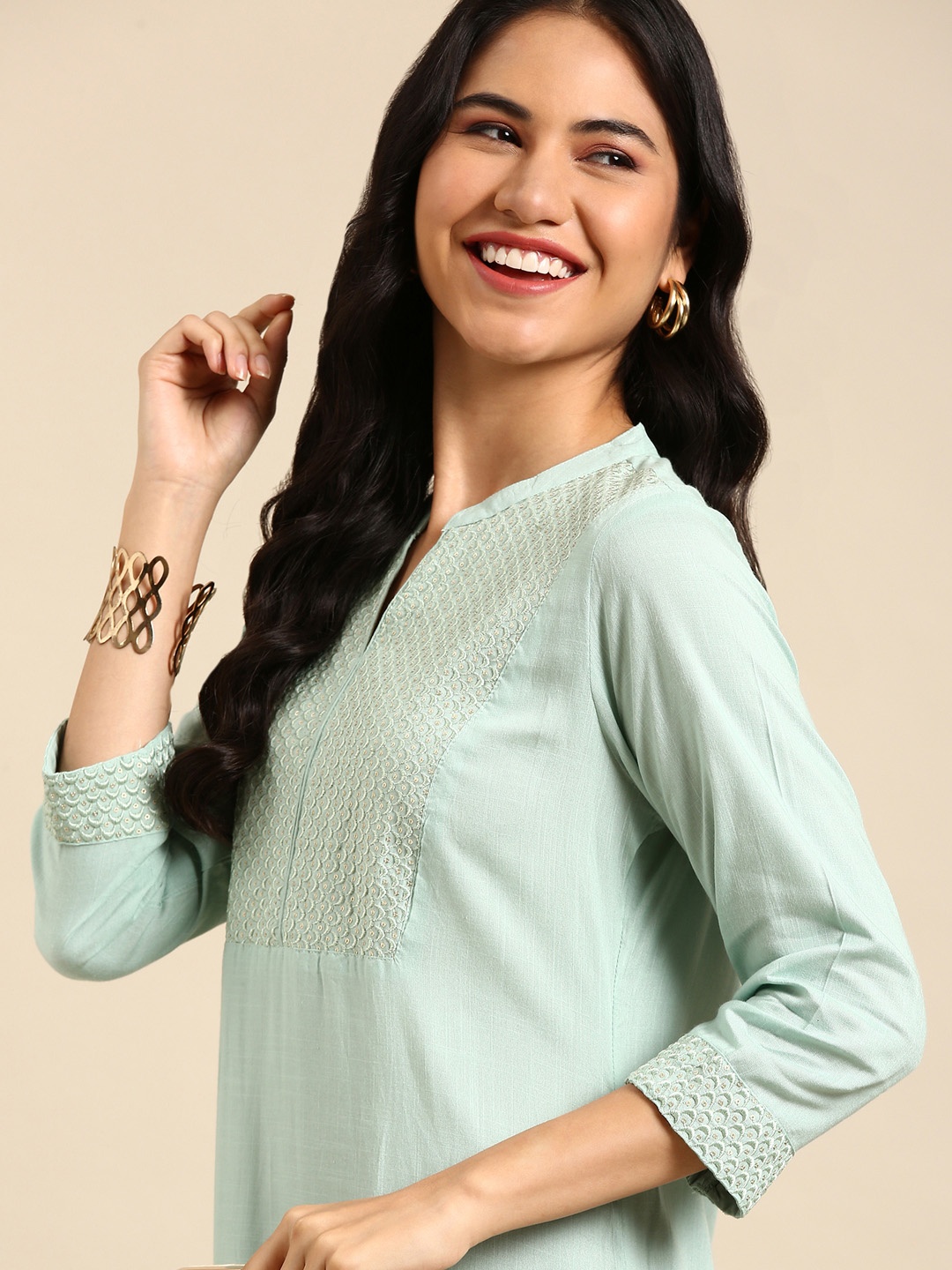 

SHOWOFF Band Collar Floral Embroidered Thread Work Cotton Kurta, Sea green