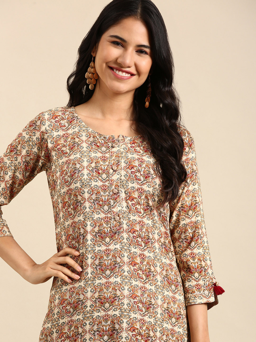 

SHOWOFF Women Cream-Coloured & Red Floral Printed Chanderi Silk Kurta