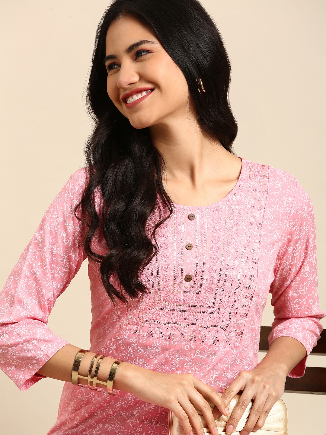 

SHOWOFF Women Pink & White Floral Embroidered Thread Work Kurta