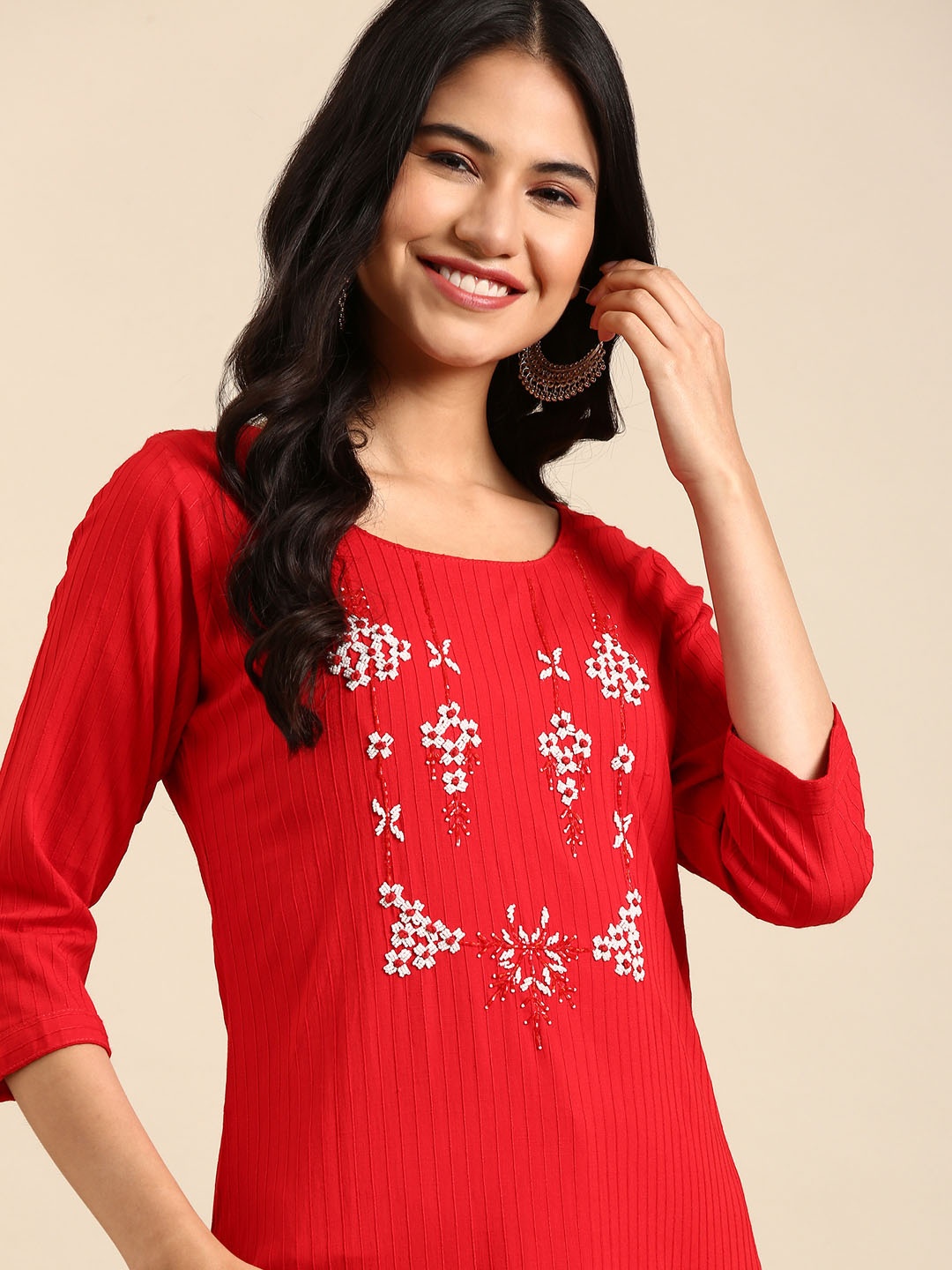 

SHOWOFF Floral Embroidered Thread Work Kurta, Red