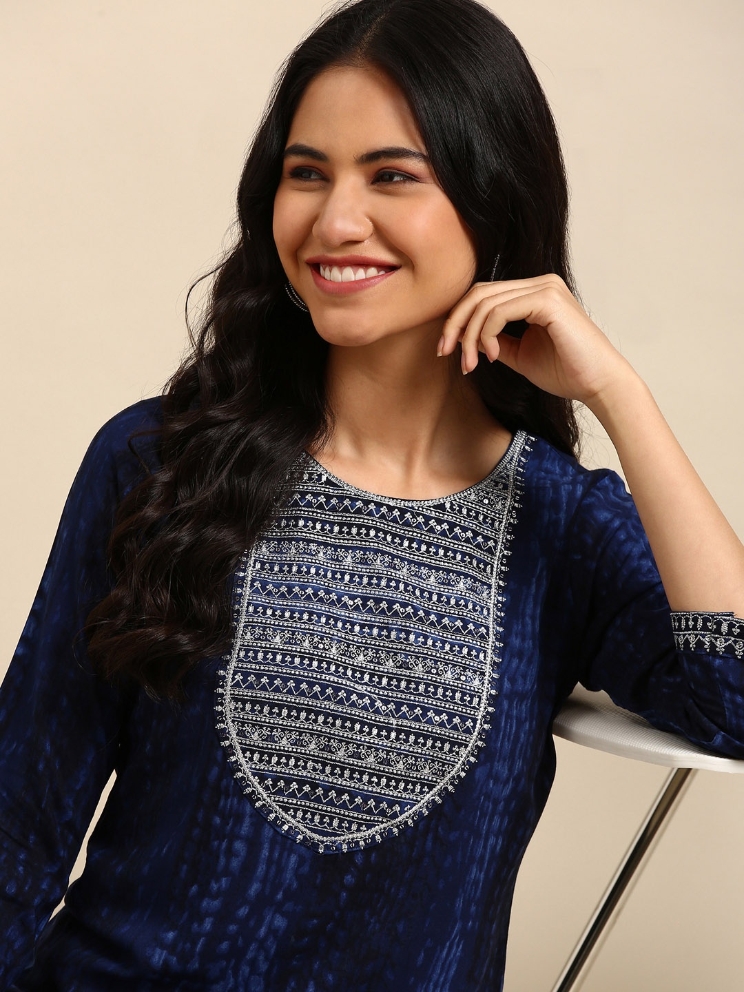

SHOWOFF Ethnic Motifs Embroidered Thread Work Kurta, Navy blue
