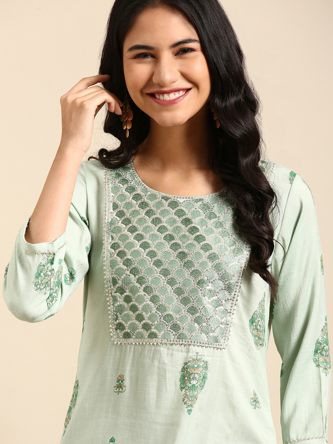 

SHOWOFF Floral Embroidered Cotton Kurta, Green