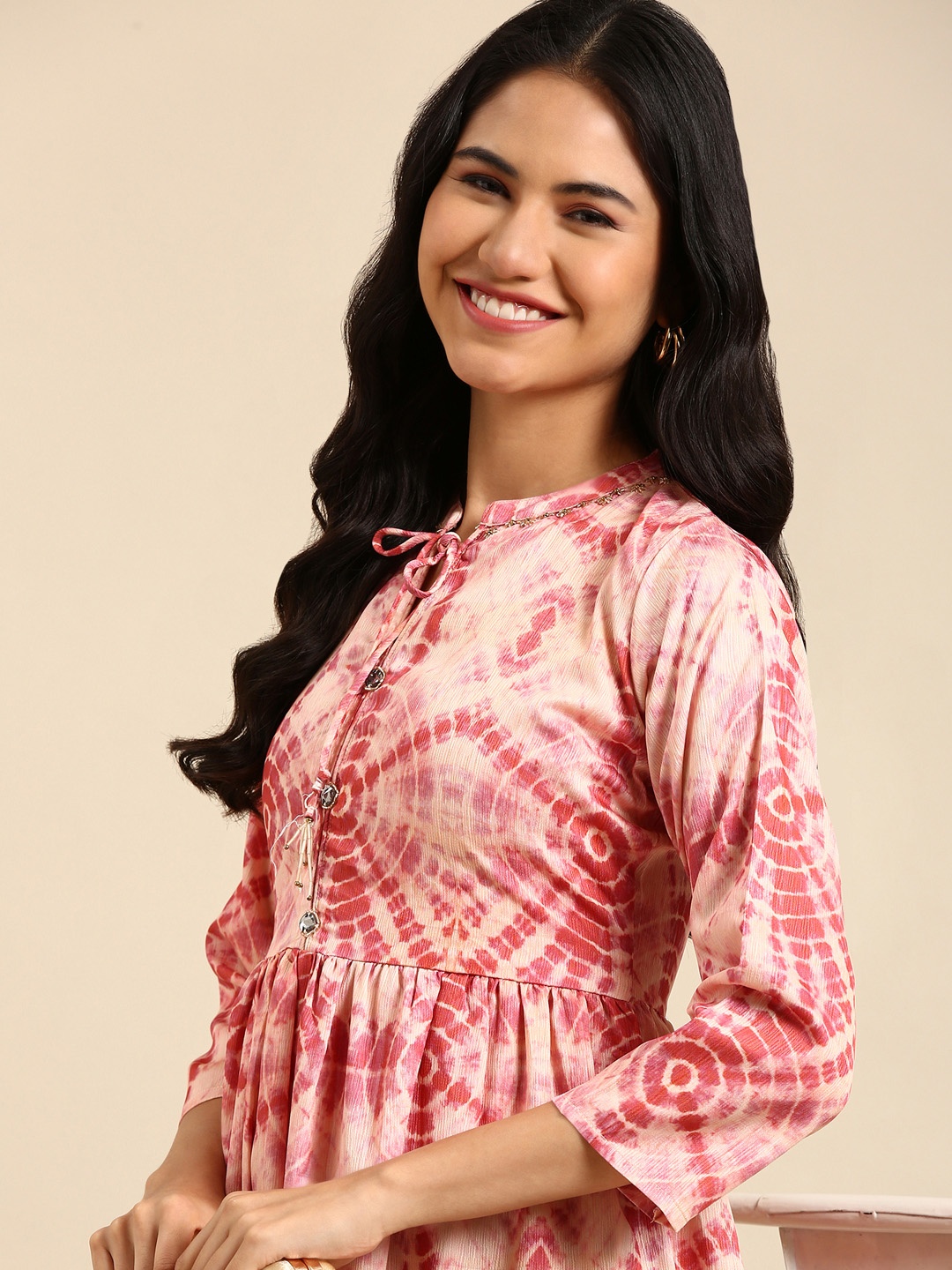 

SHOWOFF Women Beige & Pink Geometric Dyed Keyhole Neck Chanderi Silk Kurta