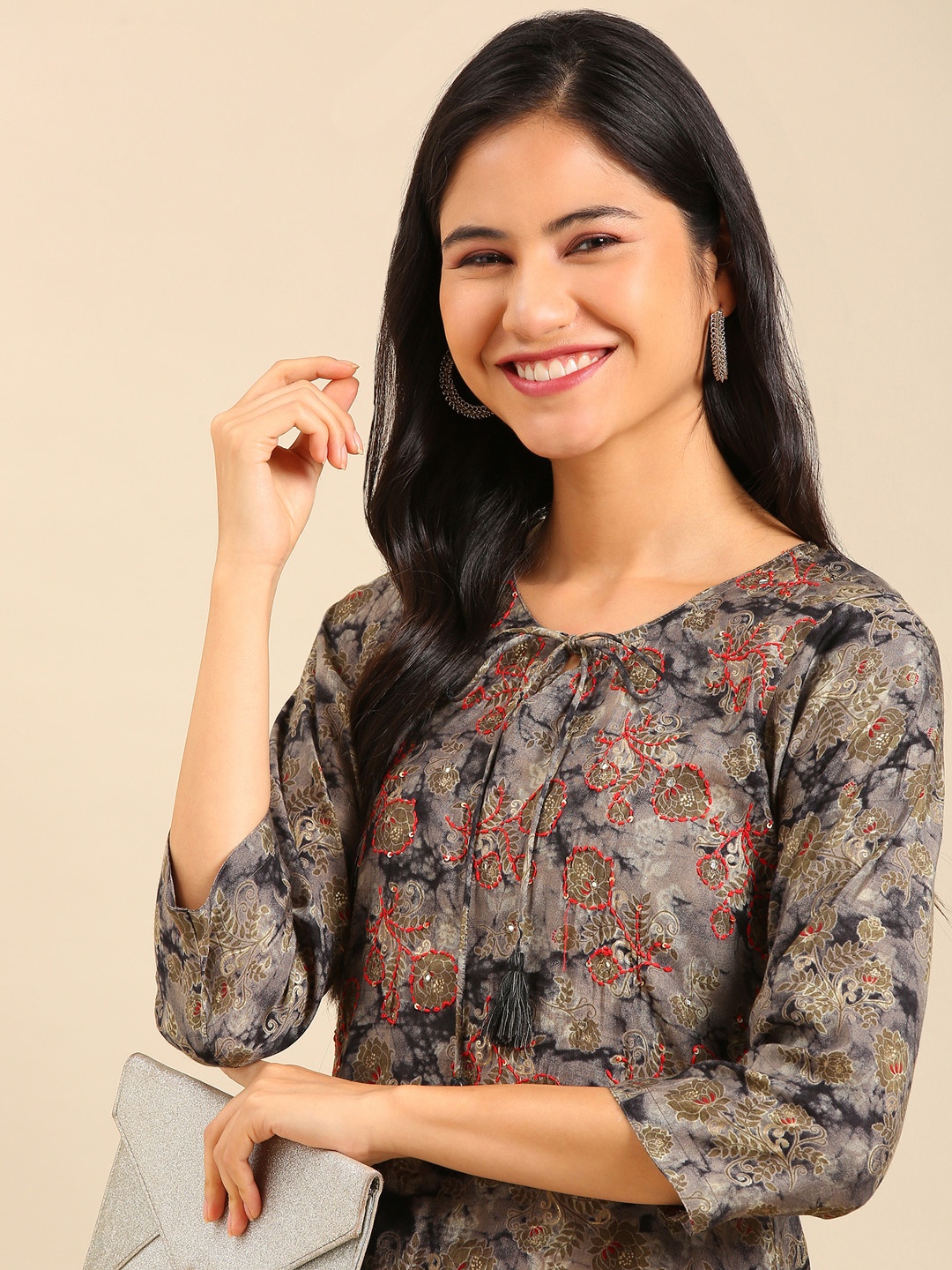 

SHOWOFF Floral Printed Keyhole Neck Thread Work Kurta, Grey
