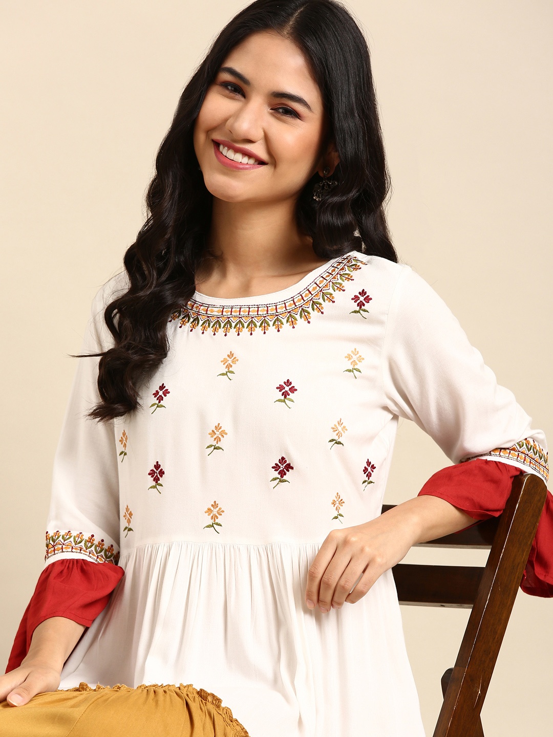 

SHOWOFF Women Off White & Mustard Yellow Ethnic Motifs Colourblocked Flared Sleeves Thread Work White Kurta