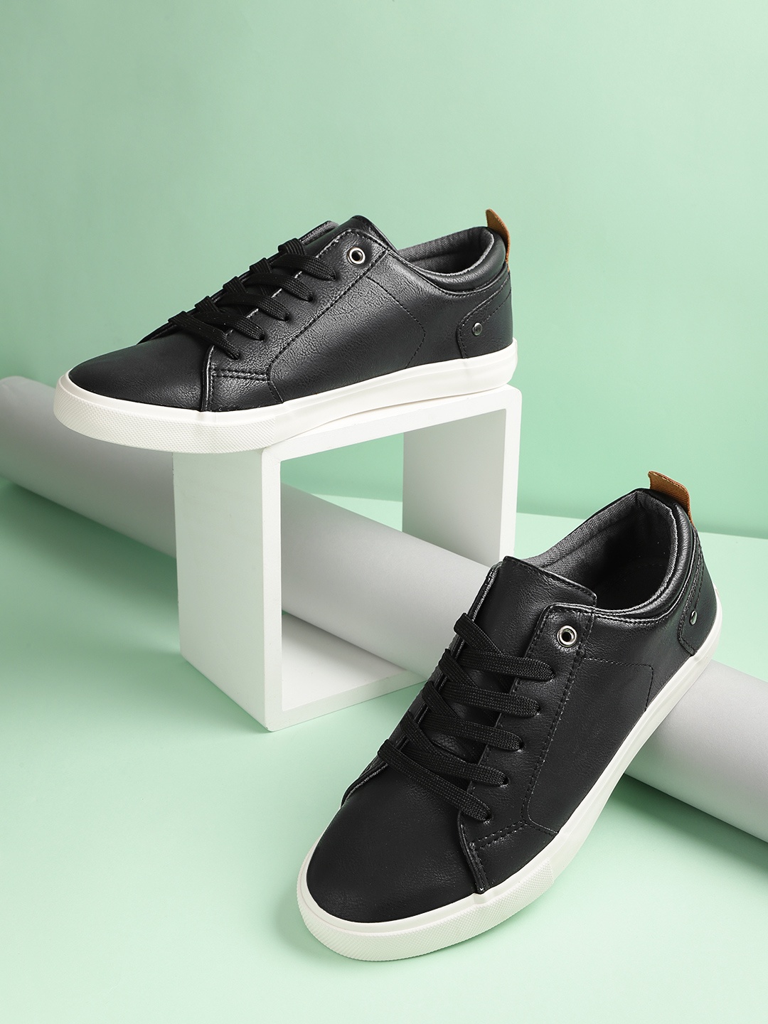 

Mast & Harbour Men Black Sneakers