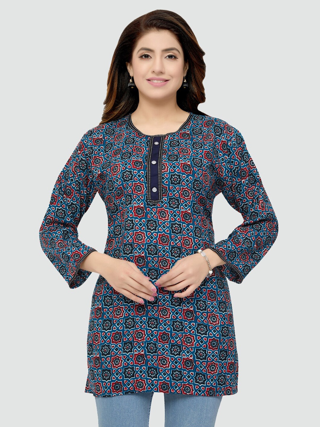 

Saree Swarg Women Navy Blue & Red Ethnic Motifs Printed Kurti