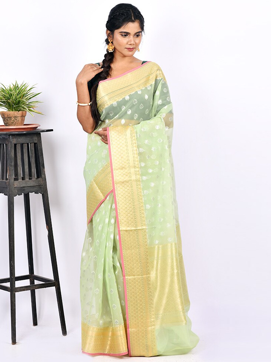 

AllSilks Green & Gold-Toned Woven Design Zari Kora Silk Cotton Saree