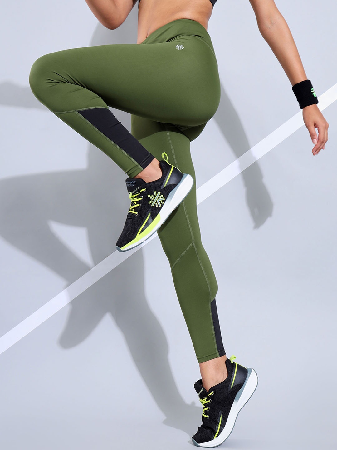 

CULT Women Absolute Fit Tights with Back Pocket, Olive