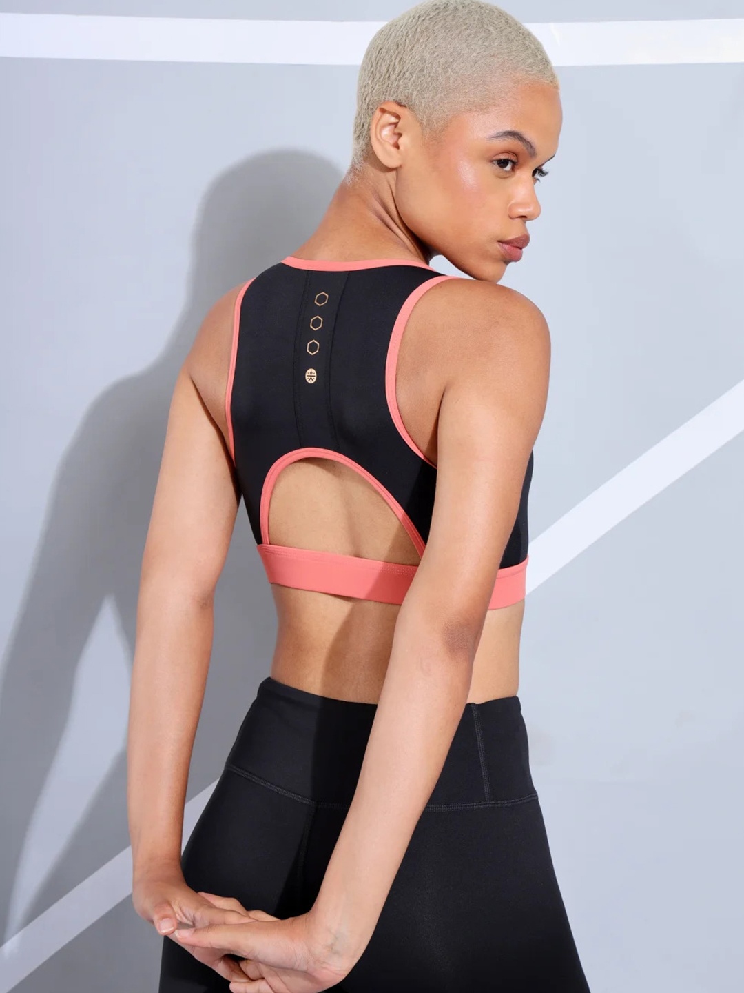 

Cultsport Colourblocked Lightly Padded Medium Impact Sports Bra 700391, Black