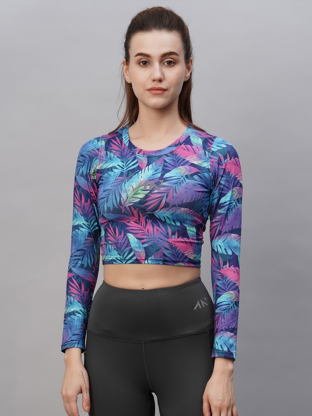 

AESTHETIC NATION Women Blue & Pink Tropical Print Tropical Crop Top