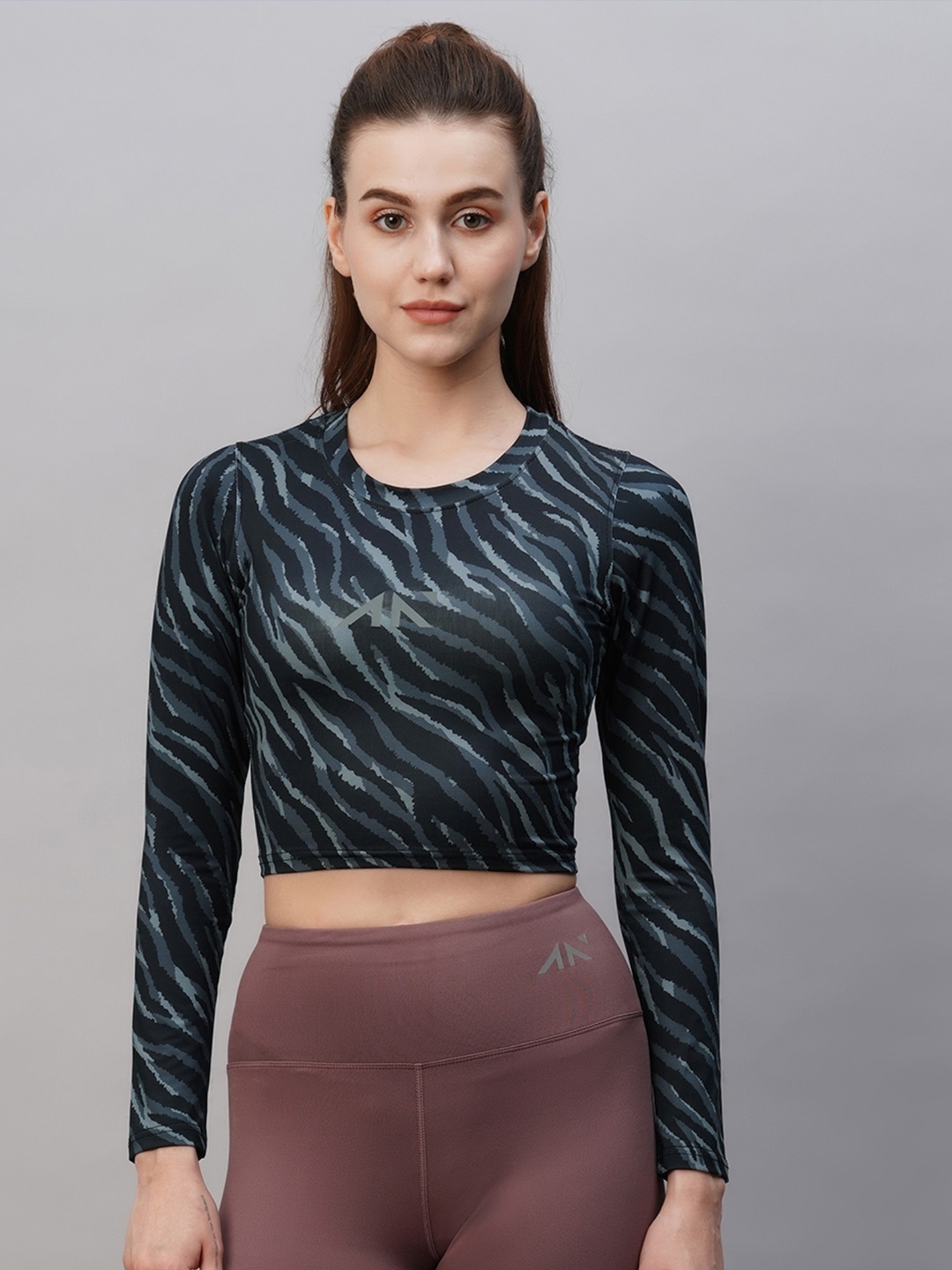 

AESTHETIC NATION Women Black & Grey Animal Print Crop Top