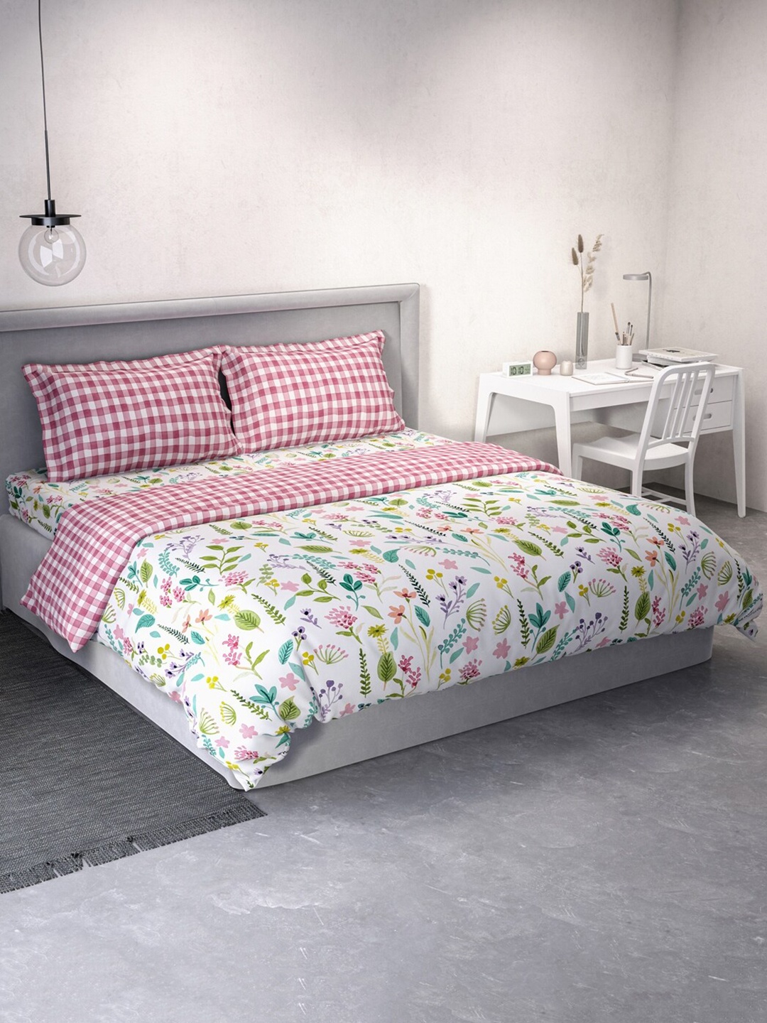 

DDecor Pink Printed Cotton Double Queen Bedding Set With Quilt