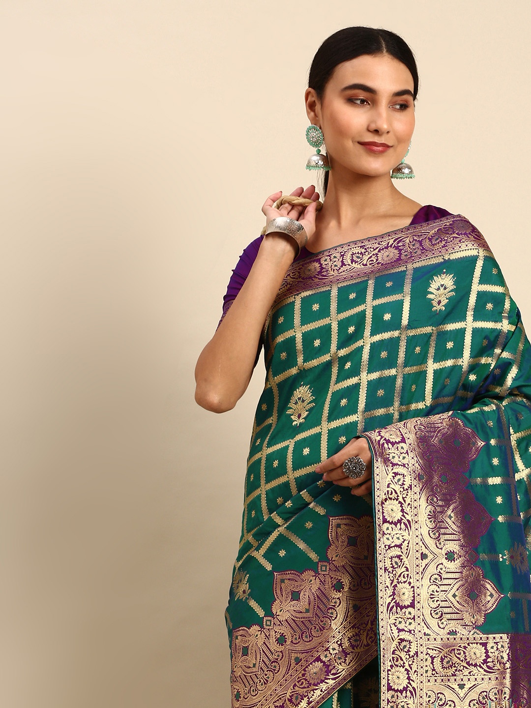 

HEEPOSH Green & Golden Ethnic Motifs Art Silk Banarasi Saree