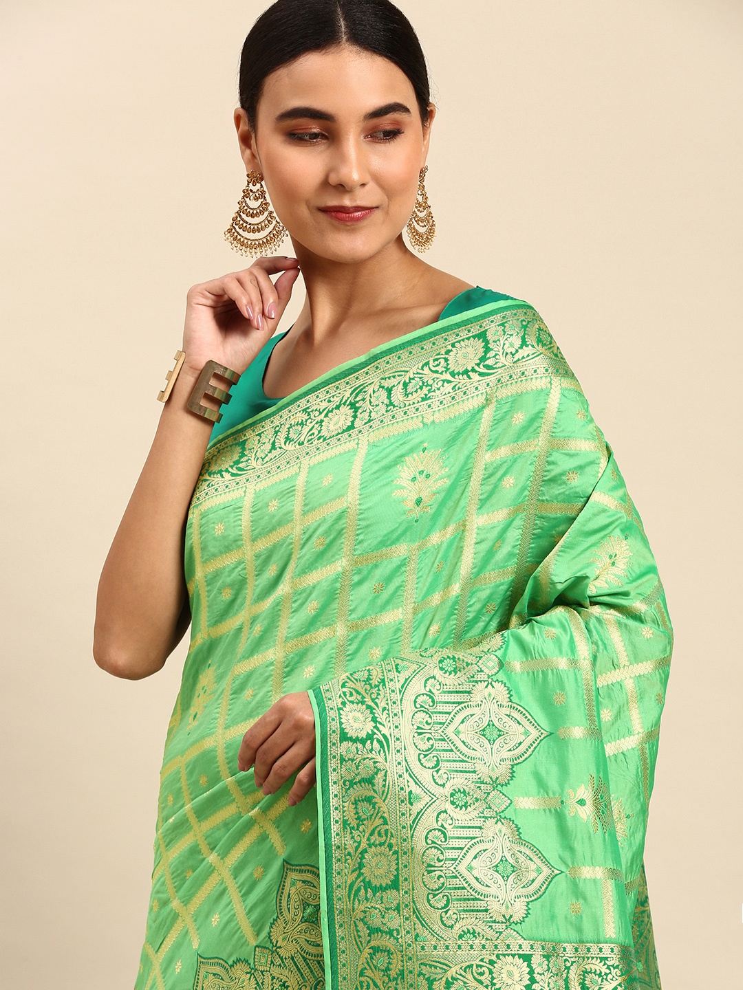 

HEEPOSH Green & Golden Ethnic Motifs Art Silk Banarasi Saree