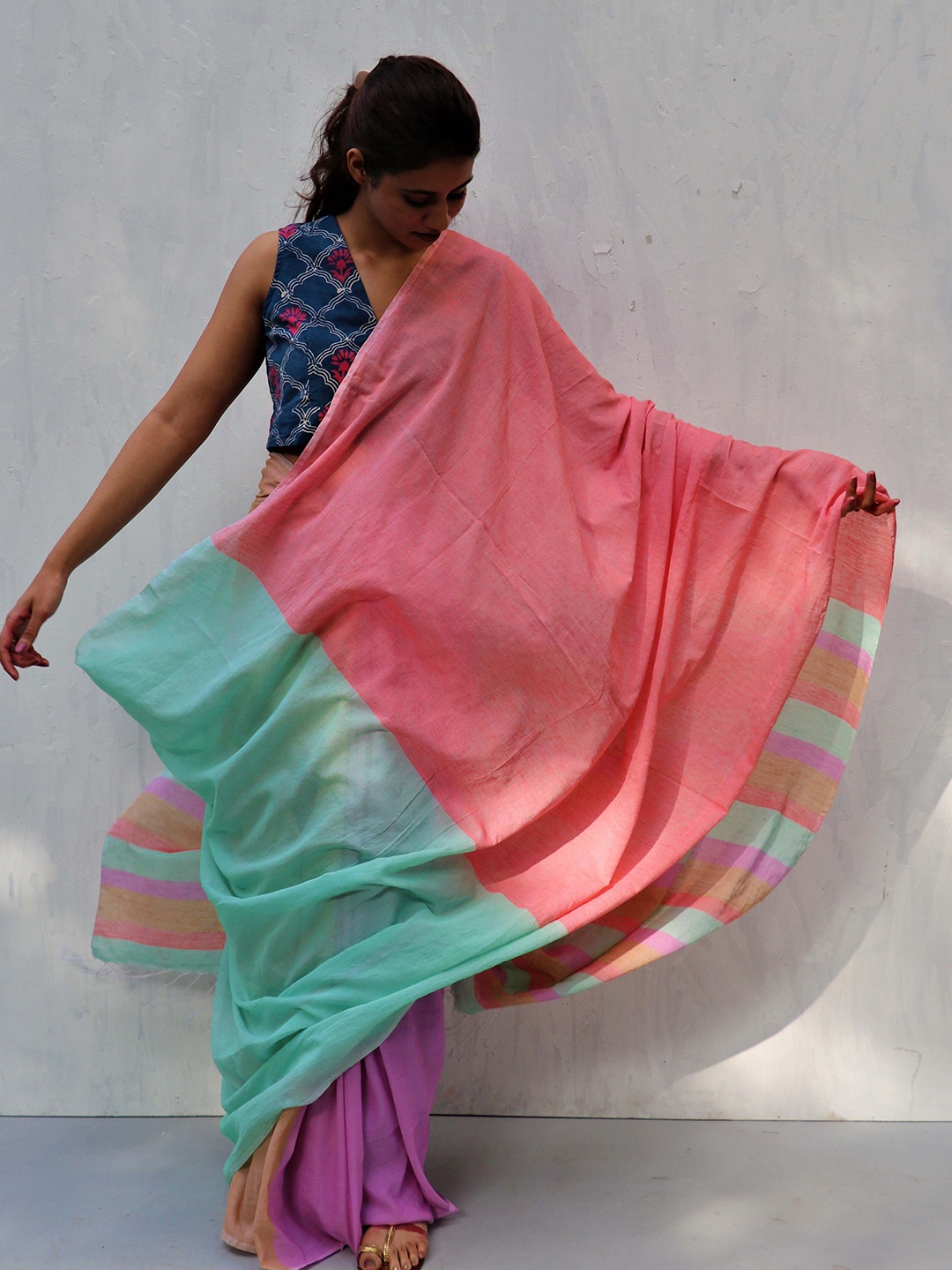 

Chidiyaa Peach & Sea Green Colourblocked Pure Cotton Saree