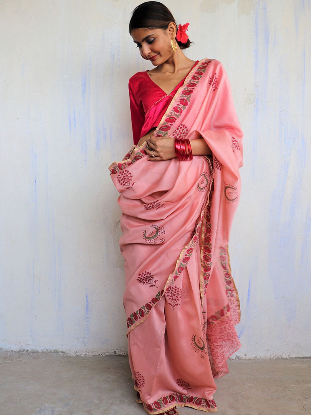 

Chidiyaa Pink & Red Floral Printed Zari Pure Silk Chanderi Saree