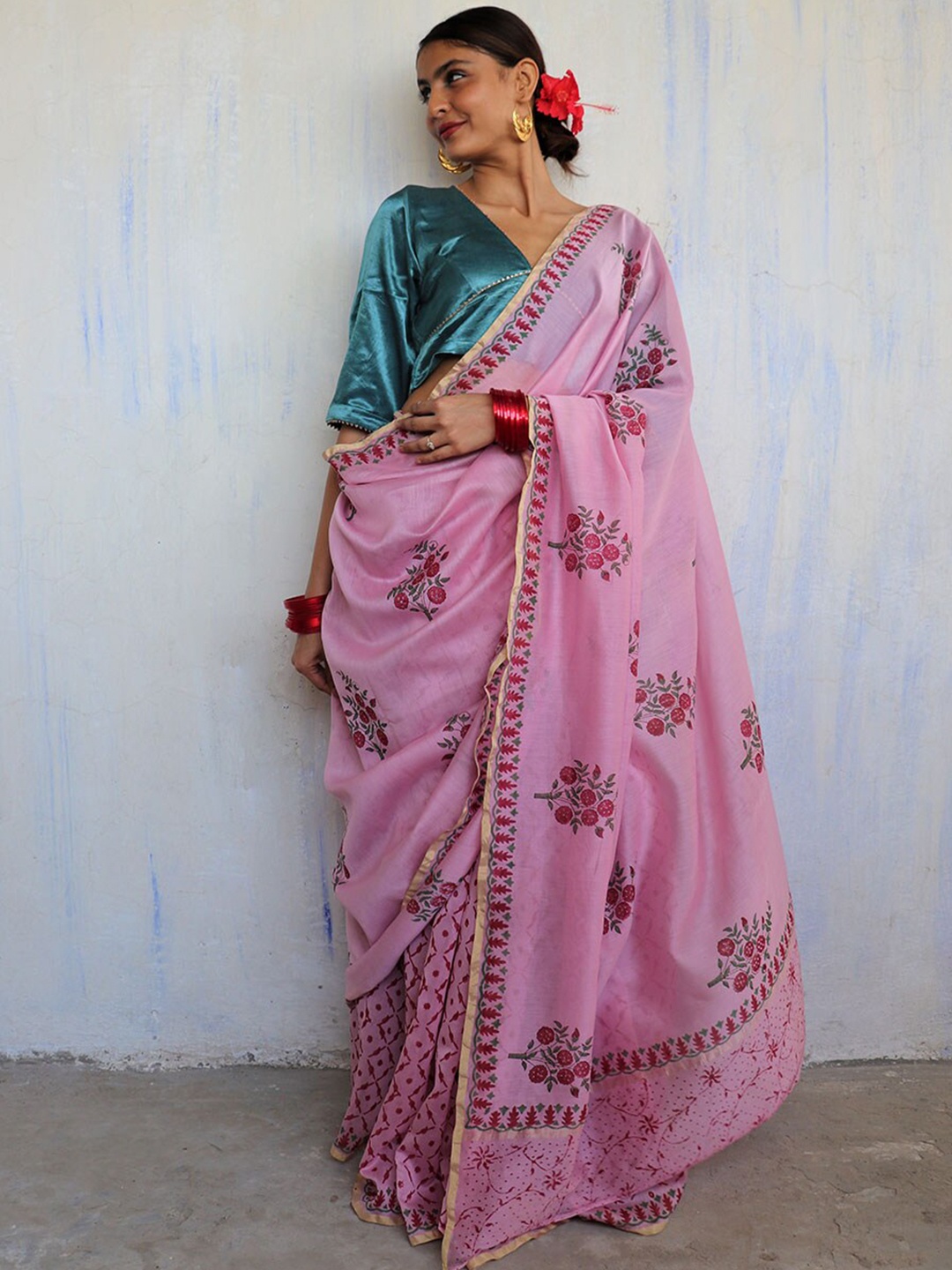 

Chidiyaa Pink & Red Floral Printed Pure Silk Chanderi Saree