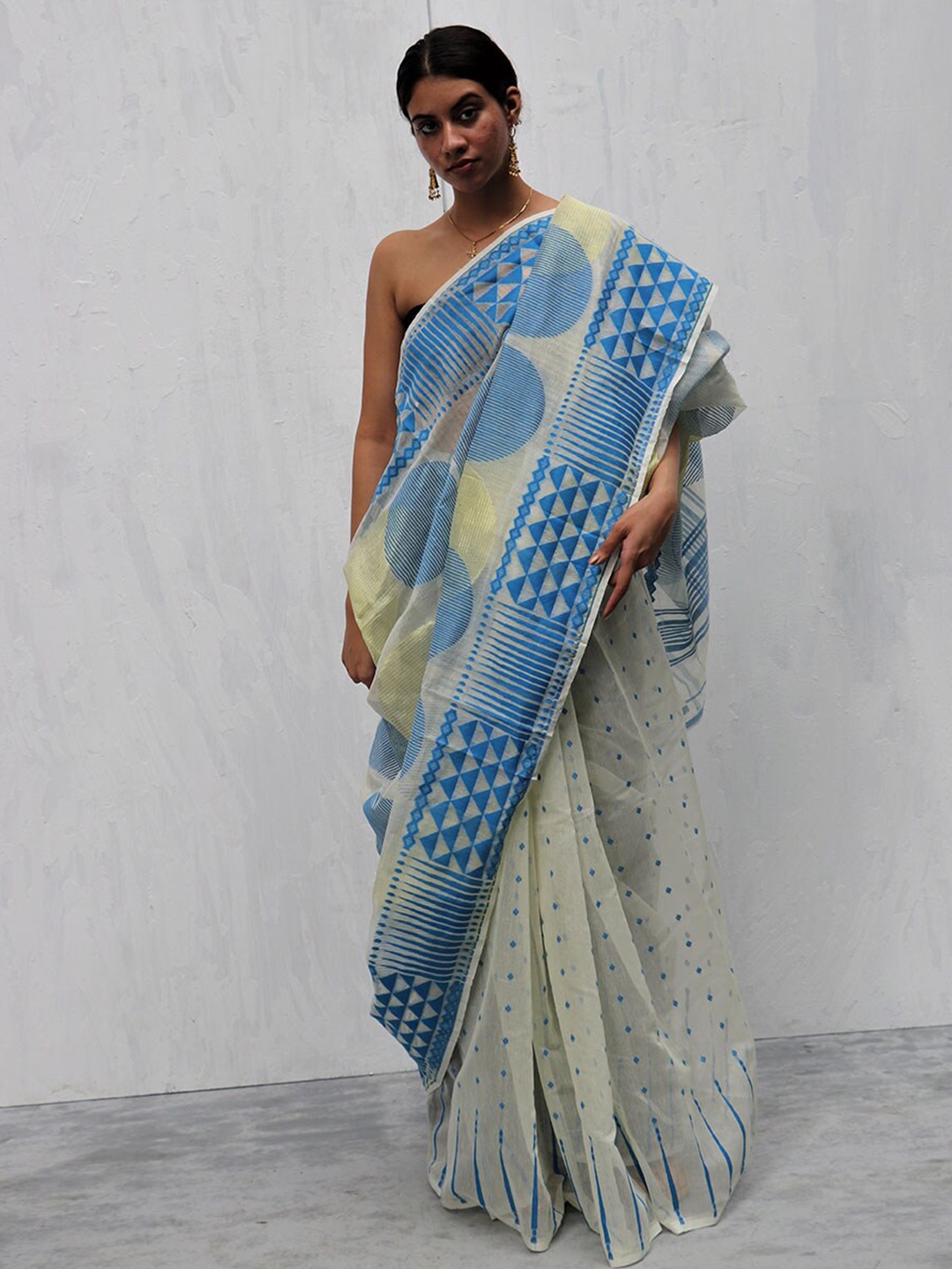 

Chidiyaa Off White & Blue Woven Design Pure Linen Jamdani Saree