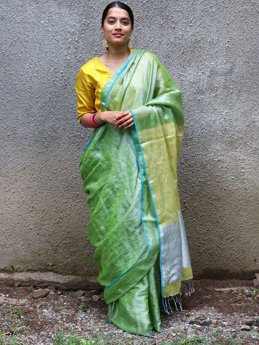 

Chidiyaa Green & Yellow Solid Zari Pure Cotton Saree