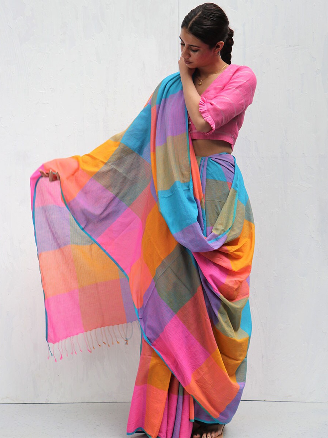 

Chidiyaa Pink & Blue Colourblocked Pure Cotton Saree