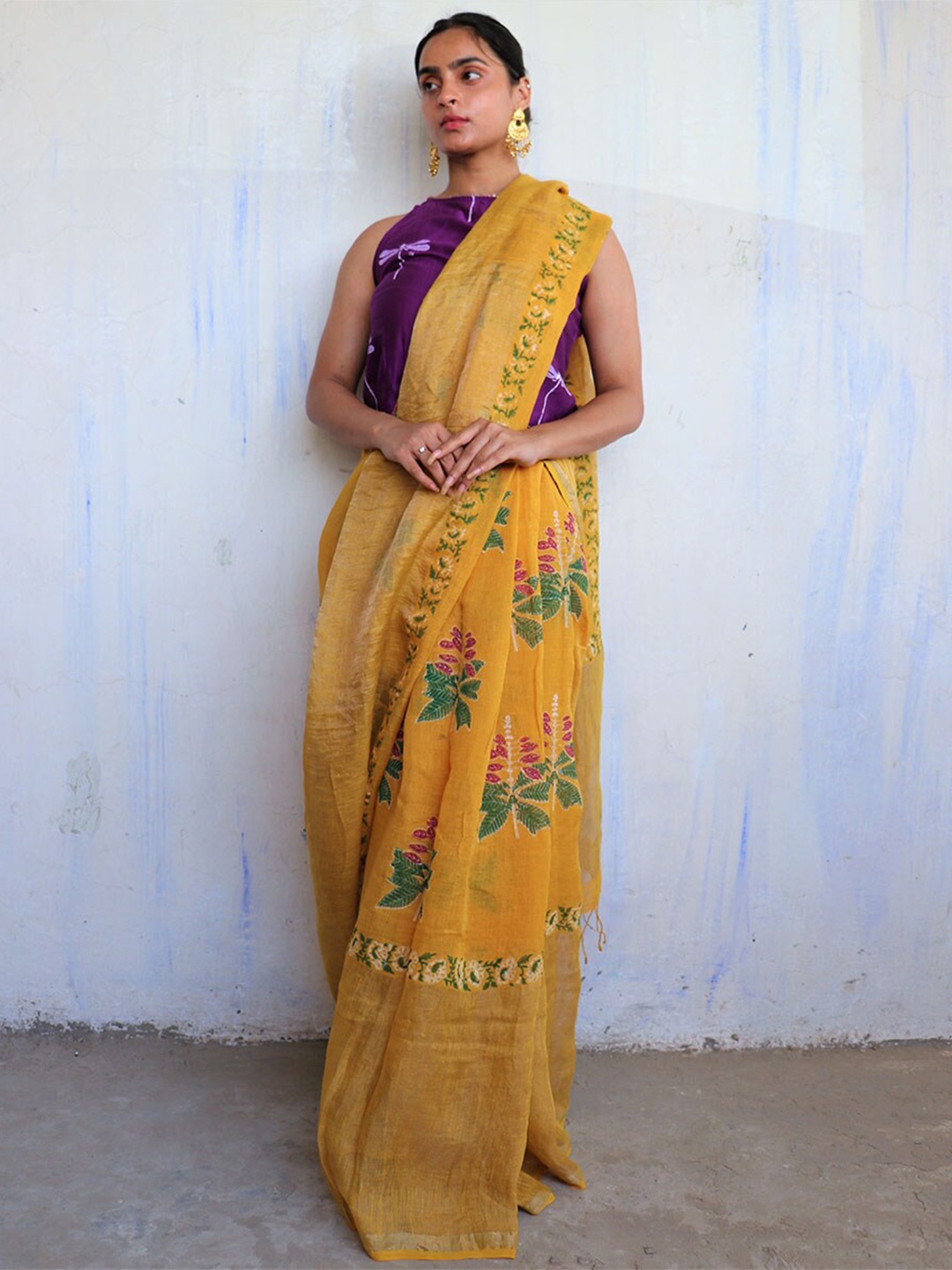 

Chidiyaa Yellow & Green Floral Printed Pure Linen Saree