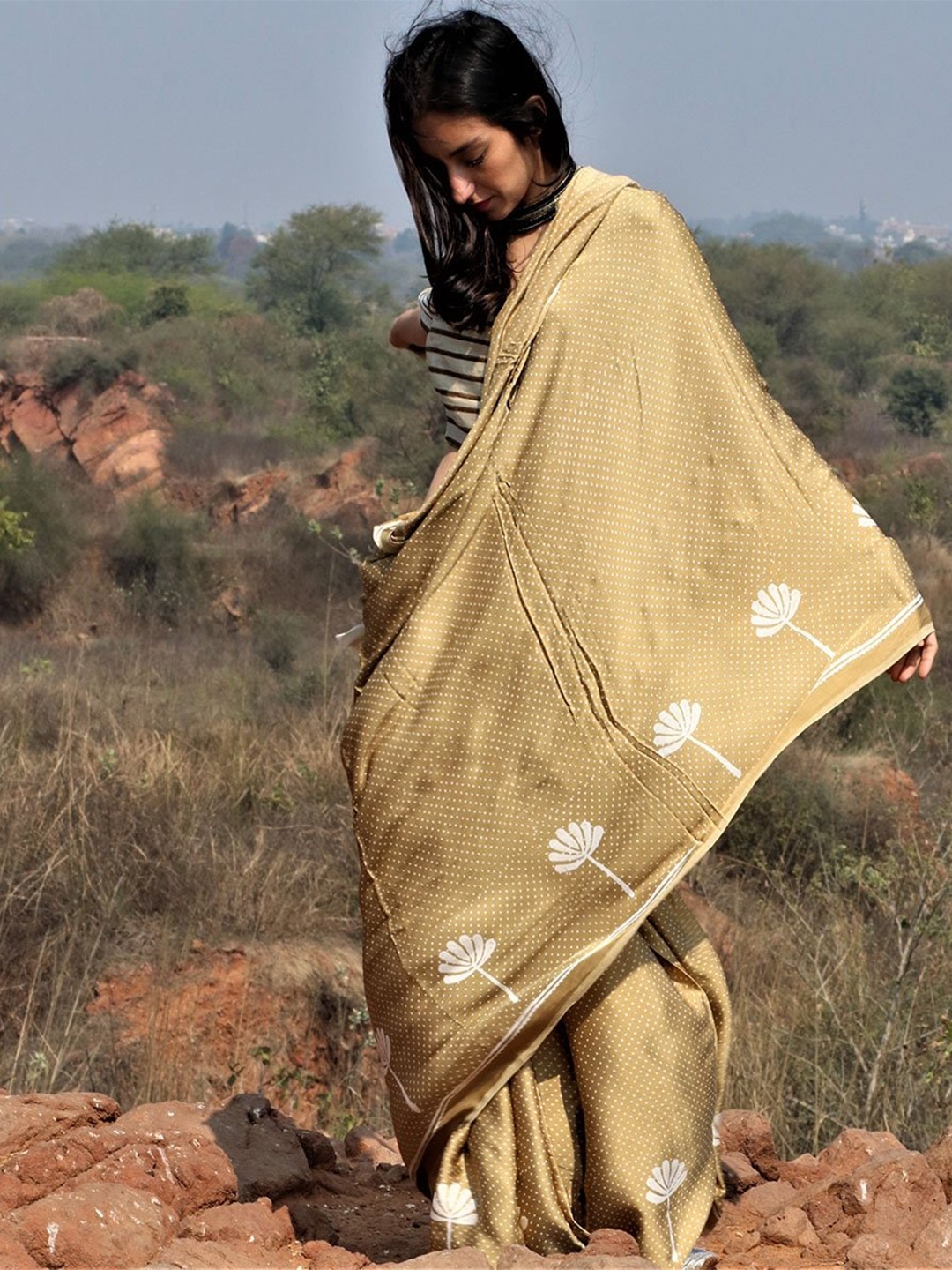 

Chidiyaa Olive Green & White Printed Modal Silk Saree