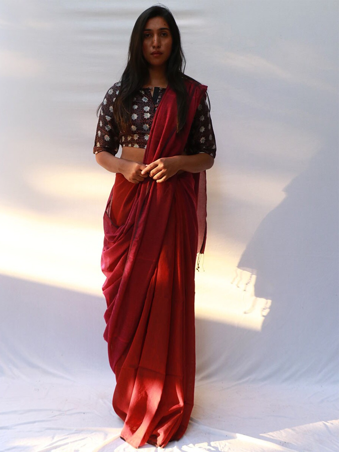 

Chidiyaa Maroon Solid Pure Cotton Saree