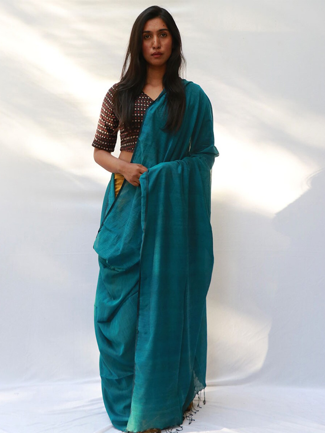 

Chidiyaa Blue & Brown Solid Pure Cotton Saree