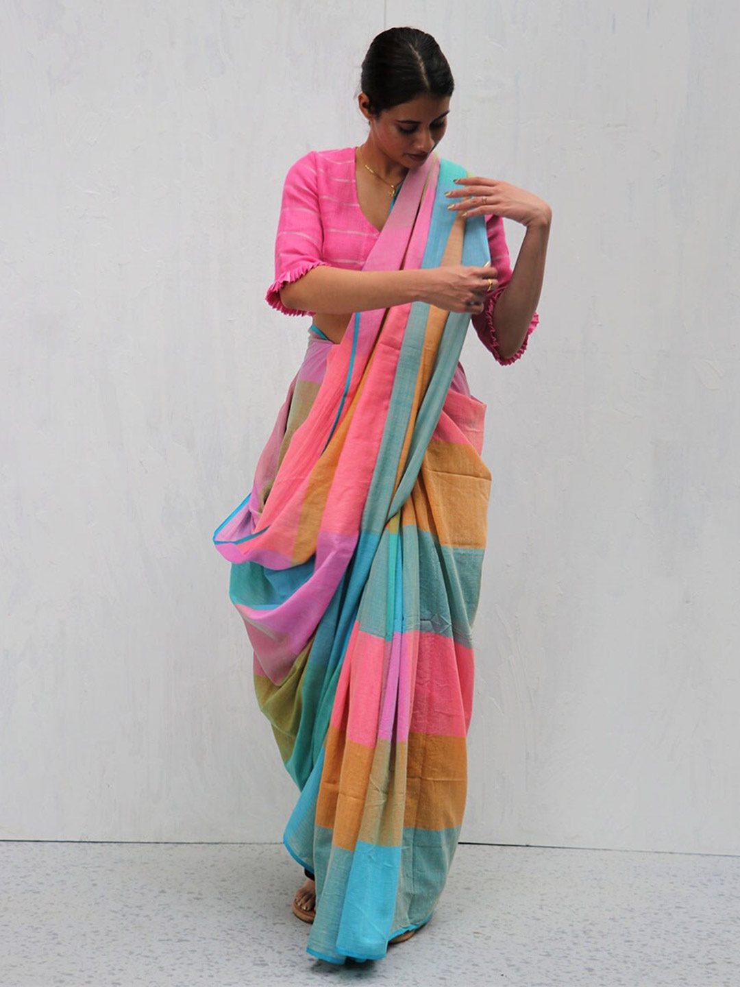 

Chidiyaa Turquoise Blue & Pink Colourblocked Pure Cotton Saree