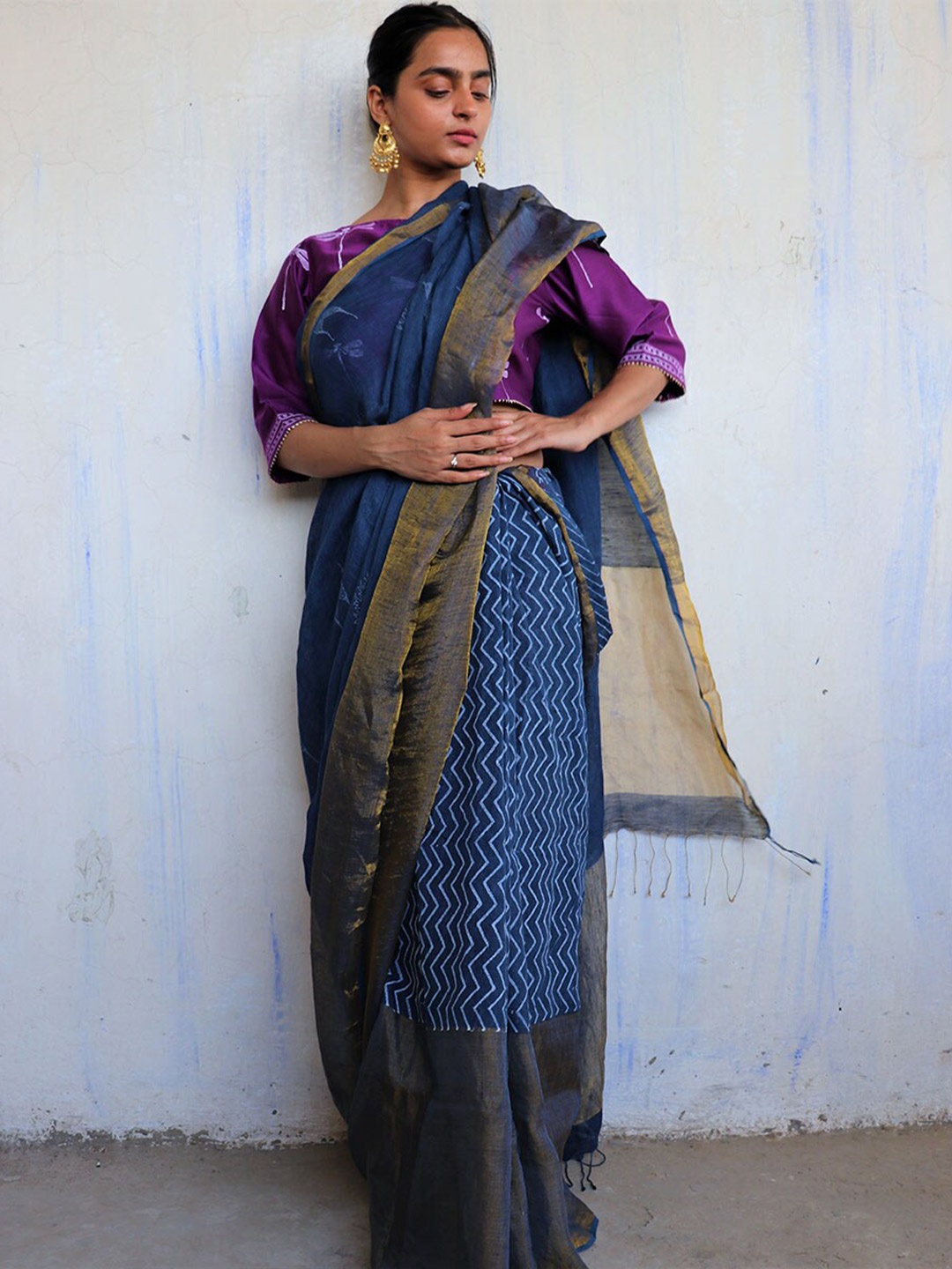 

Chidiyaa Blue & Gold Printed Zari Pure Linen Saree