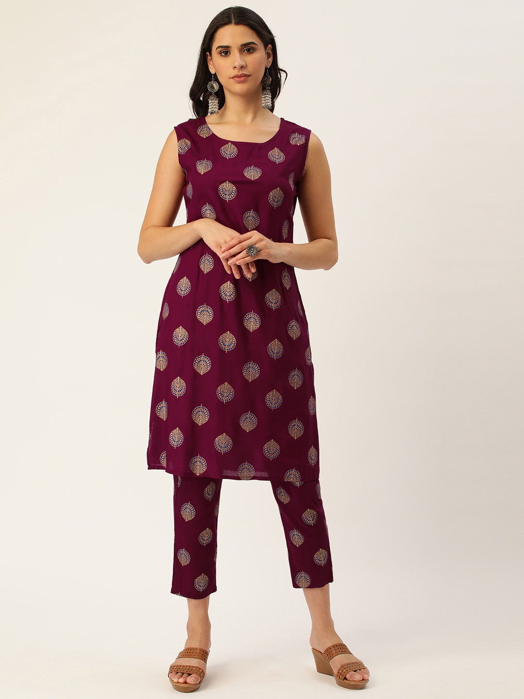 

HEEPOSH Maroon & Golden Paisley Printed Liva Kurta with Trousers