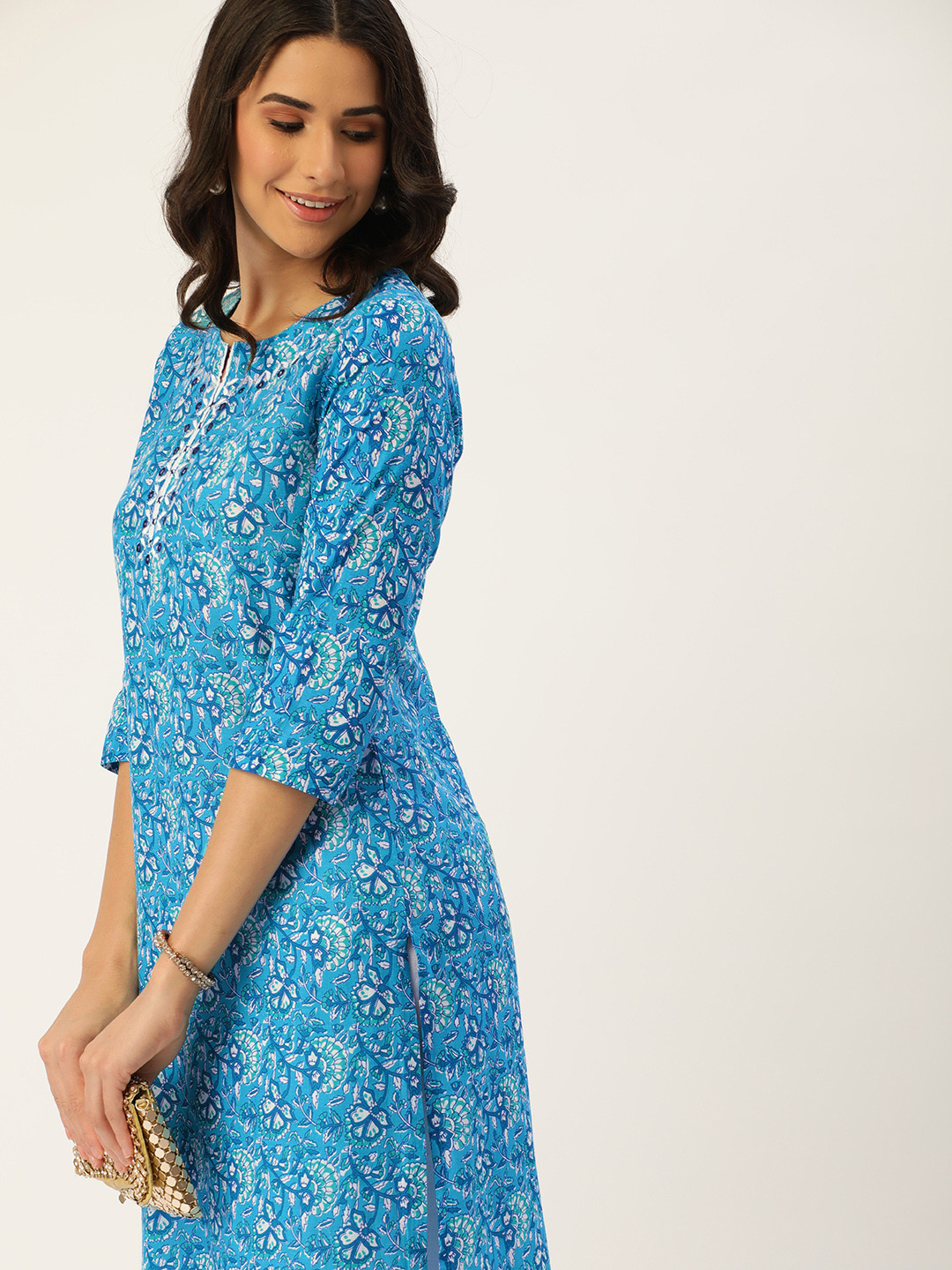 

HEEPOSH Women Blue & White Floral Print Embroidered Kurta