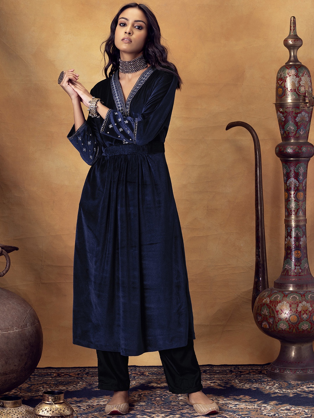 

INDYA Yoke Design V-Neck Velvet Calf Length A-Line Kurta, Navy blue