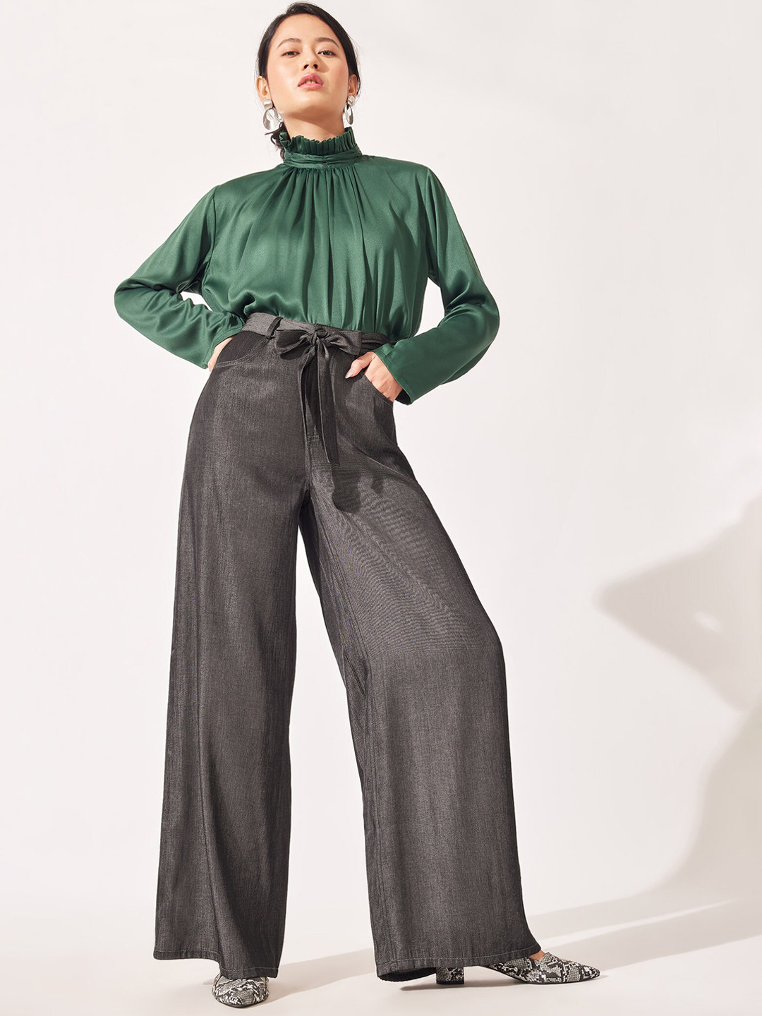 

The Label Life Women Black Loose Fit Parallel Denim Trouser