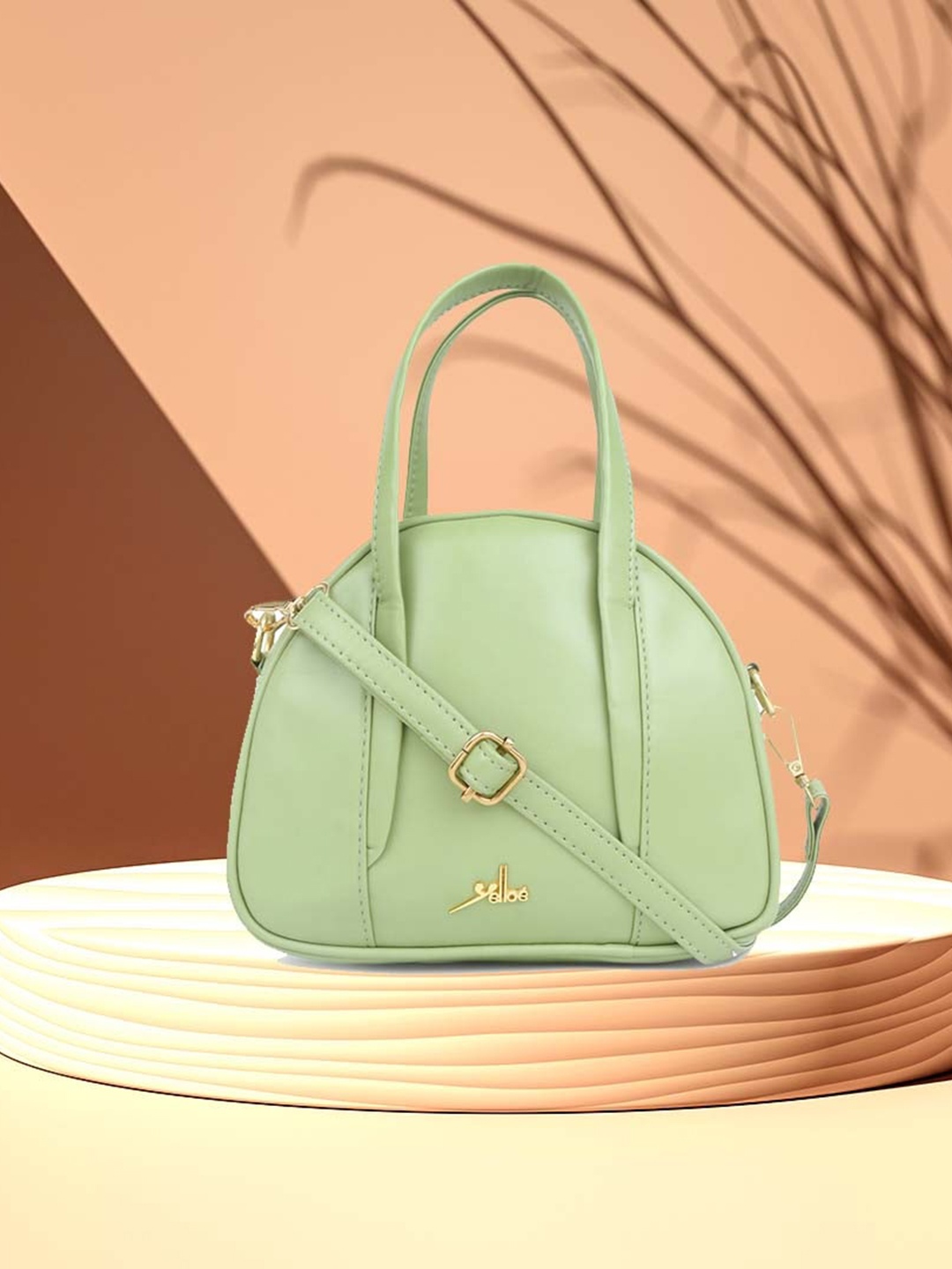 

yelloe Women Green Structured Handheld Bag